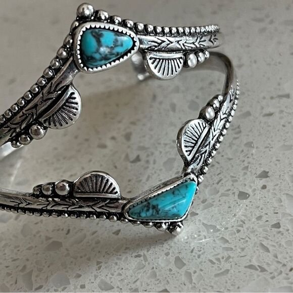 Natural Blue Turquoise Stone Decor Western Metal Cuff Bangle Bracelet - Picture 6 of 13